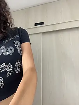 uniquerossie online show from February 14, 7:05 am