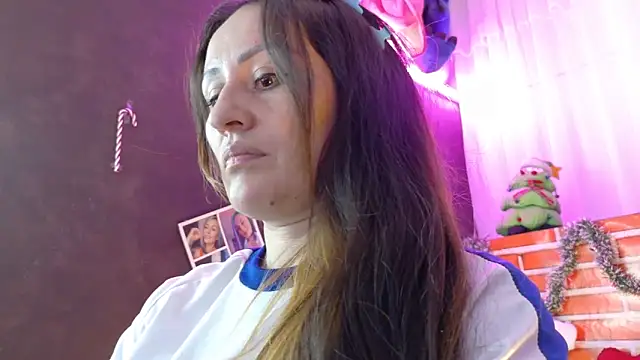 LuisaFernanda170823 online show from December 17, 10:38 pm