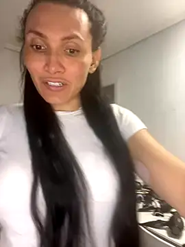 Snapshot of KimberllySaeez chatting on October 12, 10:25 am KimberllySaeez online show from October 12, 10:25 am