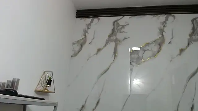 Lindsey8 online show from April 1, 1:41 pm