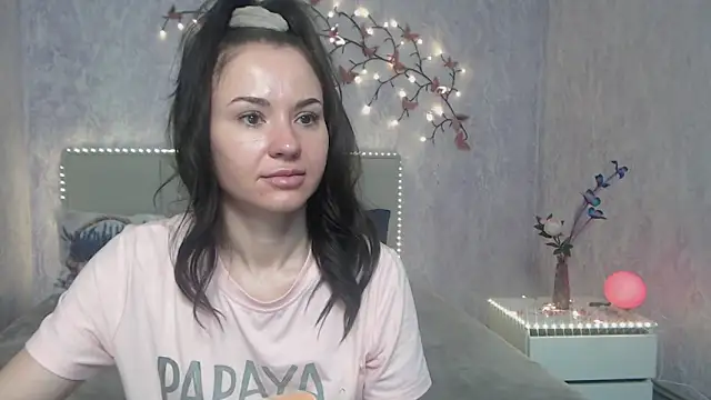 KaraCriegs online show from February 21, 6:31 pm