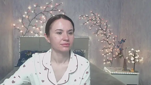 Snapshot of KaraCriegs chatting on April 28, 2:27 am KaraCriegs online show from April 28, 2:27 am