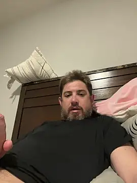 Snapshot of caliguy37 chatting on February 7, 2:48 am caliguy37 online show from February 7, 2:48 am