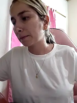 Iris love18 online show from March 5, 11:01 pm