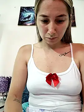 Snapshot of Iris_love18 chatting on April 22, 12:50 pm Iris love18 online show from April 22, 12:50 pm