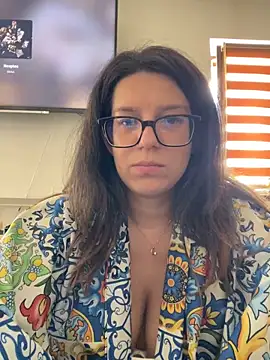 Snapshot of NadiraNoor chatting on June 8, 9:31 am NadiraNoor online show from June 8, 9:31 am