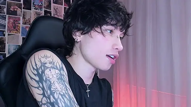 Snapshot of liamelf chatting on January 4, 5:58 am liamelf online show from January 4, 5:58 am