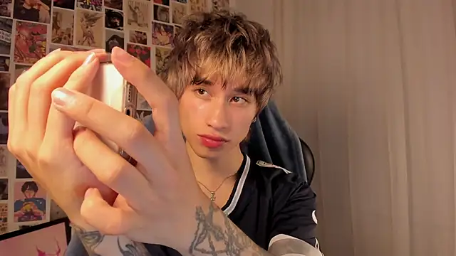 Snapshot of liamelf chatting on June 3, 7:44 am liamelf online show from June 3, 7:44 am
