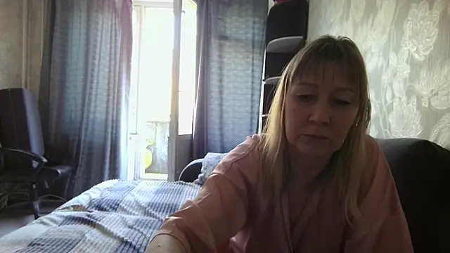 Snapshot of WindChristy chatting on May 4, 9:27 am WindChristy online show from May 4, 9:27 am