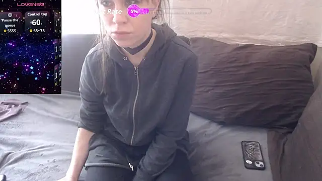 Snapshot of GinaAngelina chatting on April 21, 12:33 pm GinaAngelina online show from April 21, 12:33 pm