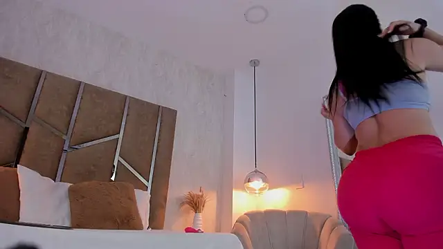 Martinaa Jones  online show from February 11, 12:10 pm