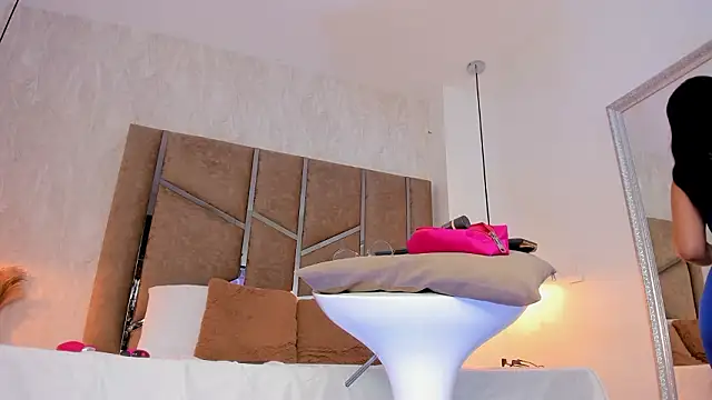 Martinaa Jones  online show from February 22, 12:58 pm