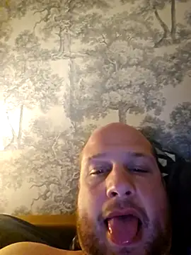 Snapshot of destructeur6 chatting on April 8, 7:03 pm destructeur6 online show from April 8, 7:03 pm