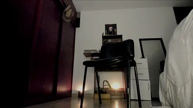 Snapshot of Lucyerobbie chatting on July 10, 12:04 am Lucyerobbie online show from July 10, 12:04 am