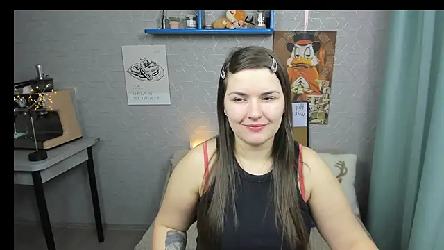 Snapshot of LineraPitts chatting on December 17, 10:55 am LineraPitts online show from December 17, 10:55 am