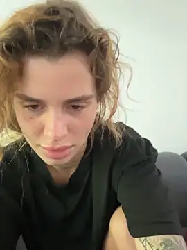 Snapshot of EmiliaCatalina chatting on February 5, 6:56 pm EmiliaCatalina online show from February 5, 6:56 pm