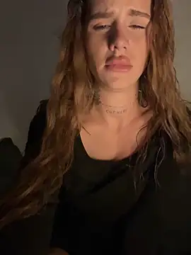 Snapshot of EmiliaCatalina chatting on February 17, 12:07 am EmiliaCatalina online show from February 17, 12:07 am