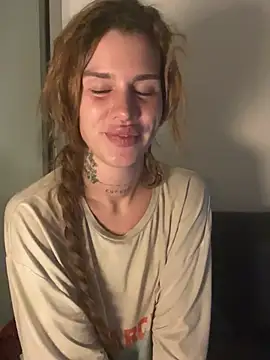 Snapshot of EmiliaCatalina chatting on February 24, 11:25 pm EmiliaCatalina online show from February 24, 11:25 pm