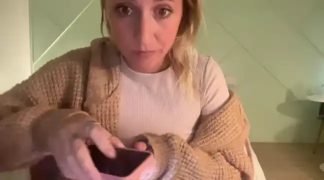 Snapshot of Aggbb chatting on January 12, 8:36 pm Aggbb online show from January 12, 8:36 pm