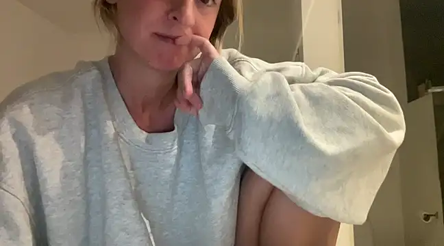 Snapshot of Aggbb chatting on February 6, 12:22 am Aggbb online show from February 6, 12:22 am