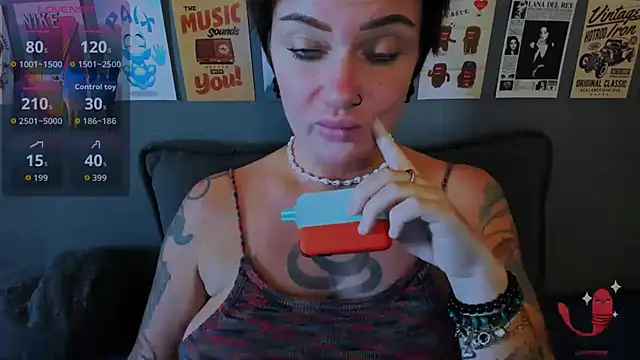 Snapshot of EllieOz chatting on July 15, 3:17 pm EllieOz online show from July 15, 3:17 pm
