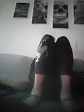 LauraBaby online show from April 16, 5:36 pm