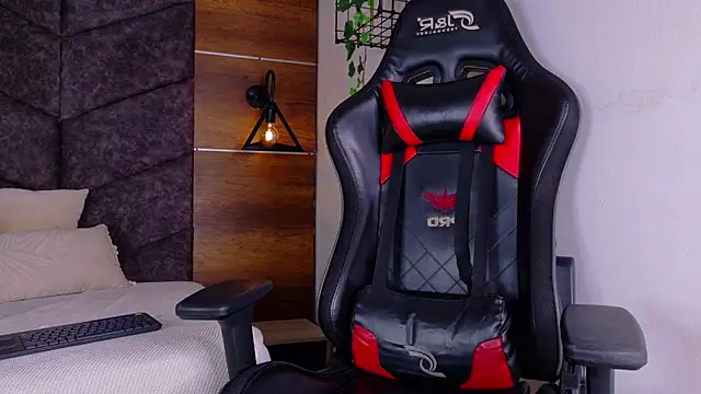 Snapshot of nahomi_campbell chatting on January 17, 8:12 pm nahomi campbell online show from January 17, 8:12 pm