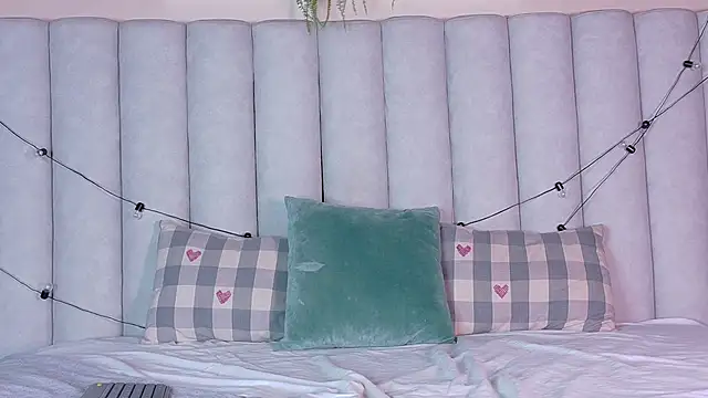 Snapshot of nahomi_campbell chatting on February 17, 7:42 pm nahomi campbell online show from February 17, 7:42 pm