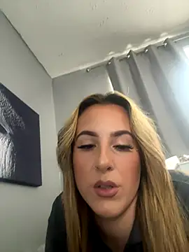 Snapshot of Miss_emilee chatting on October 7, 10:56 am Miss emilee online show from October 7, 10:56 am