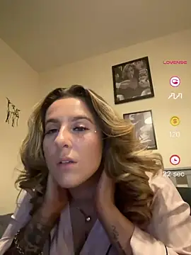 Snapshot of Miss_emilee chatting on May 8, 8:36 pm Miss emilee online show from May 8, 8:36 pm