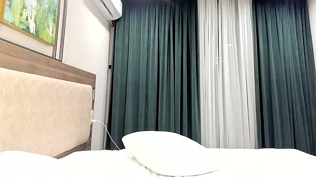 Snapshot of LunAnna chatting on May 15, 6:04 pm LunAnna online show from May 15, 6:04 pm