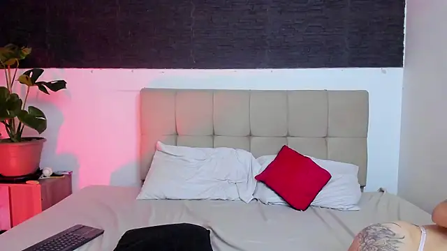 anaroman01 online show from March 12, 1:12 am