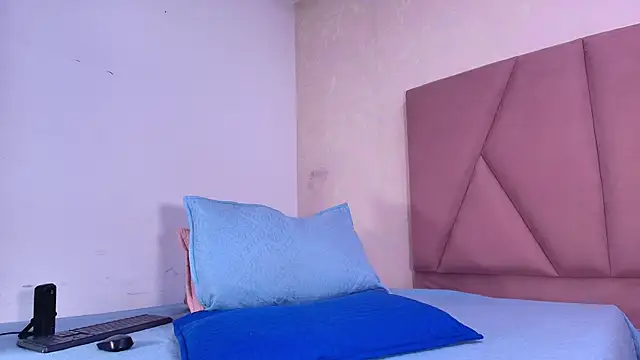 Snapshot of arl_chloee chatting on September 13, 3:06 am arl chloee online show from September 13, 3:06 am