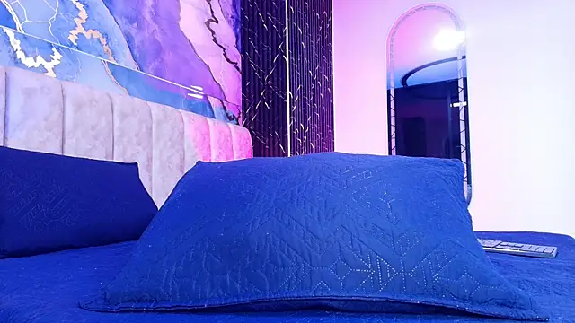 arl chloee online show from April 22, 3:09 am