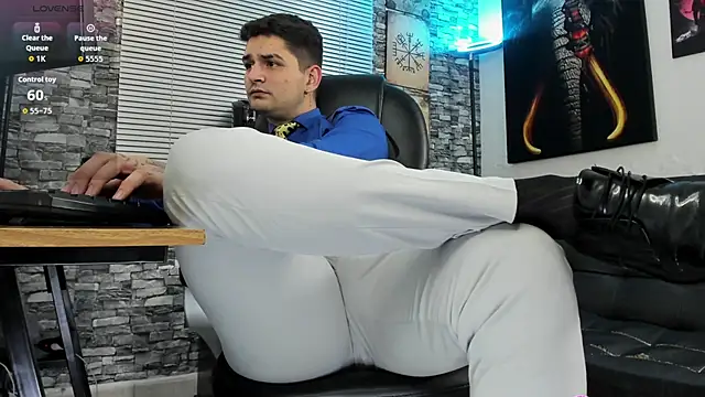 Snapshot of Nicolas_Fellener chatting on June 3, 4:37 am Nicolas Fellener online show from June 3, 4:37 am