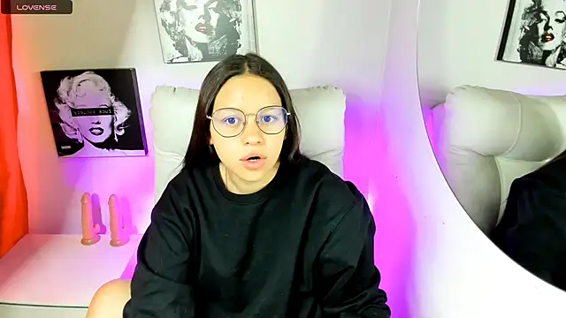 SamanthaRoldaan online show from April 6, 2:51 pm