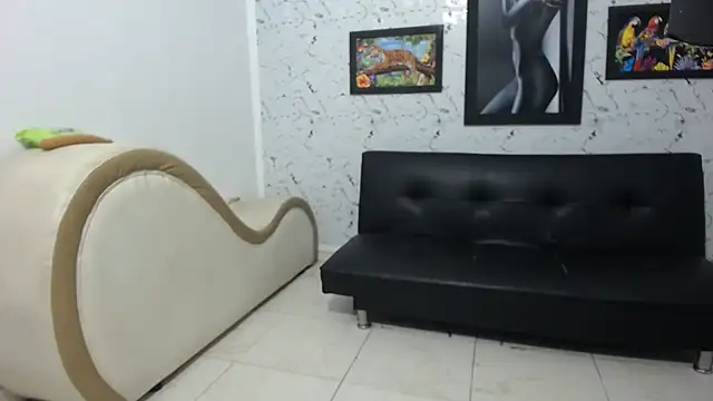 Snapshot of sexy_latin_room chatting on October 22, 9:58 pm sexy latin room online show from October 22, 9:58 pm