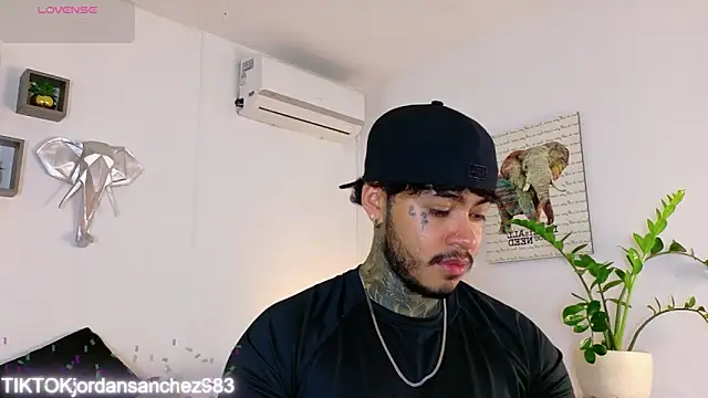 JordanSmiith  online show from February 3, 8:25 pm