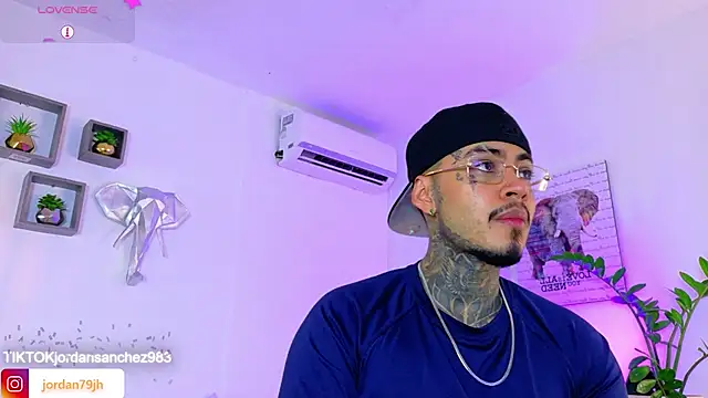 JordanSmiith  online show from March 26, 9:53 pm