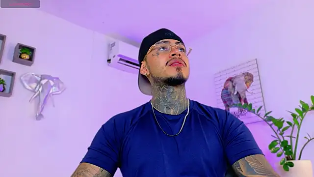 JordanSmiith  online show from April 14, 8:59 pm