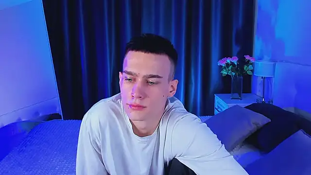 Snapshot of Kevin_Kesi chatting on January 31, 2:28 pm Kevin Kesi online show from January 31, 2:28 pm