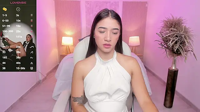 Snapshot of Antonella_Grayy chatting on April 20, 11:13 am Antonella Grayy online show from April 20, 11:13 am