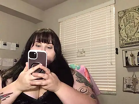Snapshot of mistresskatyxo chatting on June 12, 12:20 am mistresskatyxo online show from June 12, 12:20 am
