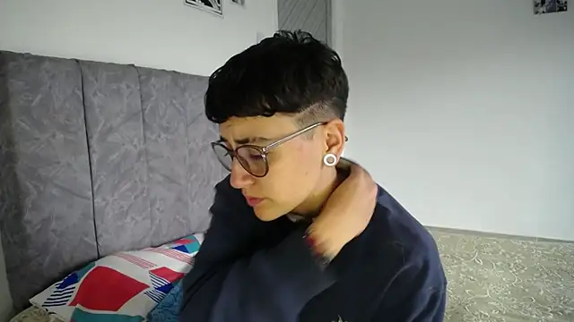 linda 33 online show from February 19, 5:42 pm