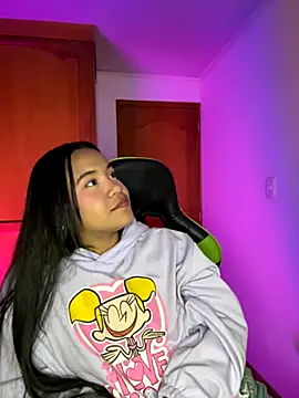 leila 22 online show from October 18, 7:20 am