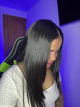 leila 22 online show from April 14, 7:25 am