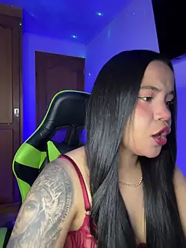 Snapshot of leila_22 chatting on July 16, 1:39 pm leila 22 online show from July 16, 1:39 pm
