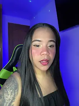Snapshot of leila_22 chatting on July 18, 3:05 pm leila 22 online show from July 18, 3:05 pm