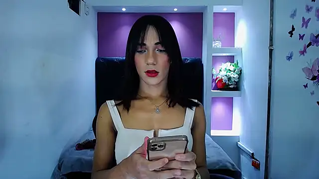 Snapshot of KatrinaQueen1 chatting on October 22, 9:25 pm KatrinaQueen1 online show from October 22, 9:25 pm