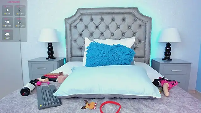 AdelaBrown online show from December 12, 6:14 am